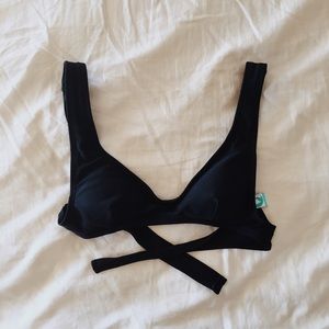 Kovey Alaia bikini top black